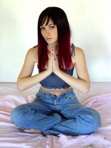 753239_girl_pray.jpg